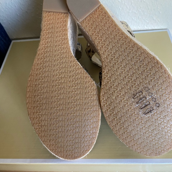 New Michael Kors, Snakeskin Embossed Leather, Wedge Heel, Size 9 - Picture 5 of 5